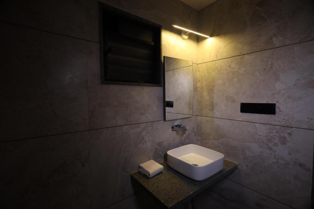 Lords Eco Inn Navsari Exterior photo